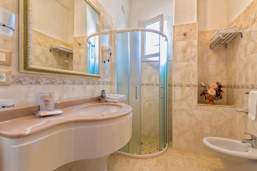 Hotel Rosa Maria Elite Белариа-Игеа Марина Екстериор снимка