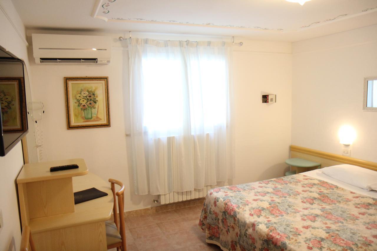 Hotel Rosa Maria Elite Белариа-Игеа Марина Екстериор снимка